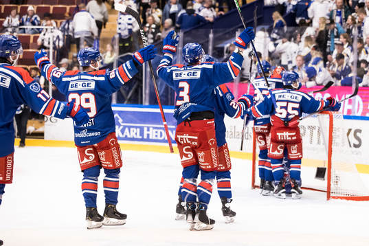 Oskarshamns spelarna jublar