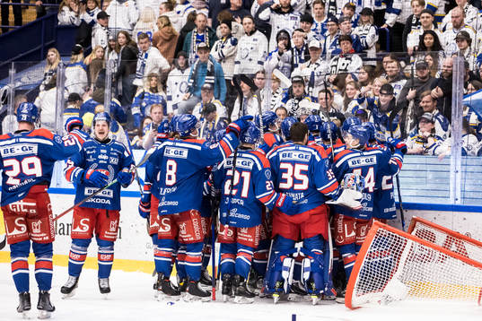 Oskarshamns spelarna jublar