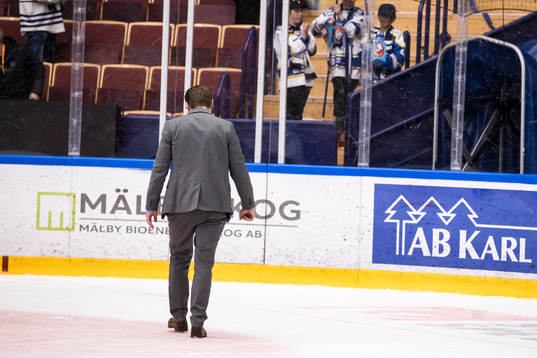Leksands tränare Björn Hellkvist lämnar isen