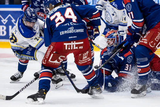Leksands Justin Kloos och målvakt Tim Juel