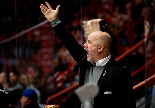 Örebros assisterande tränare Stefan Nyman deppar