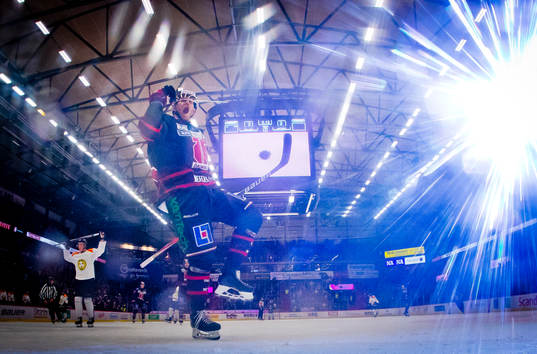 Örebros Jani Lajunen gör 4-2 och jublar