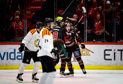 Örebros Linus Öberg gör 3-2 och jublar