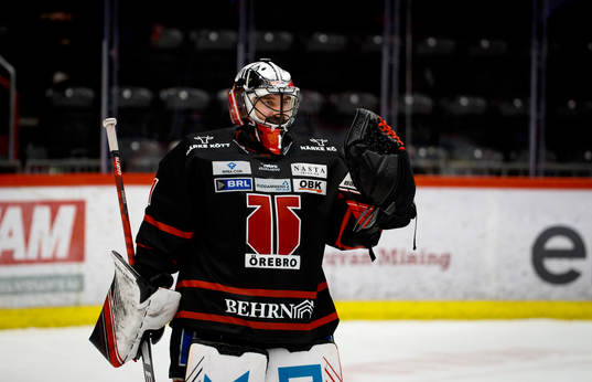 Örebros målvakt Jhonas Enroth jublar