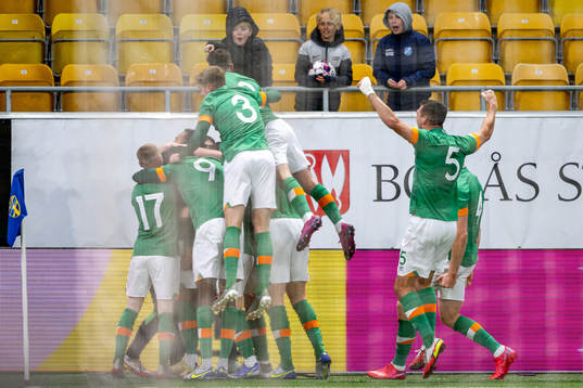 Players of Ireland celebrate the 0-2 goal