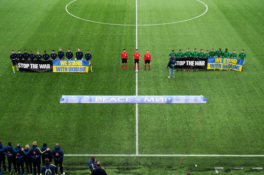 Players of Sweden and of Ireland participate in a