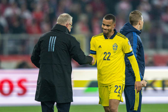 Head coach Janne Andersson and Robin Quaison of Sweden