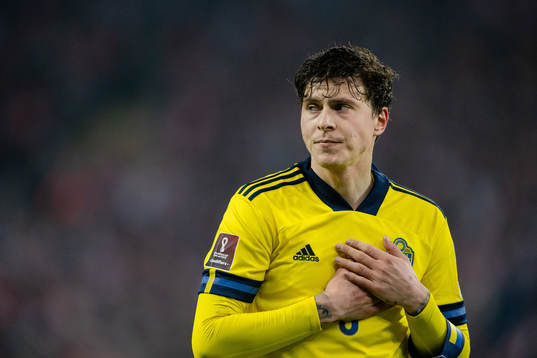 Victor Nilsson Lindelöf of Sweden looks dejected