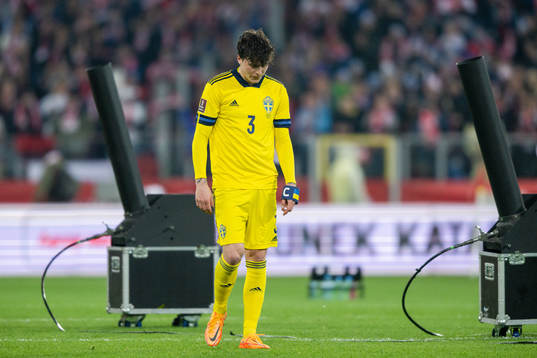 Victor Nilsson Lindelöf of Sweden looks dejected