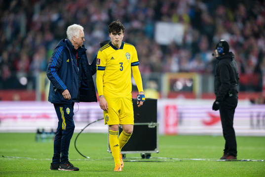 Victor Nilsson Lindelöf of Sweden looks dejected