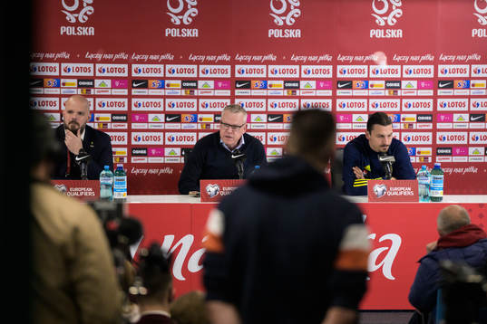Head coach Janne Andersson and Zlatan Ibrahimovic of Sweden