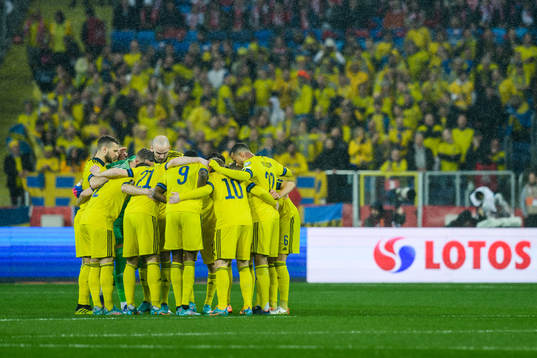 Players of Sweden gather
