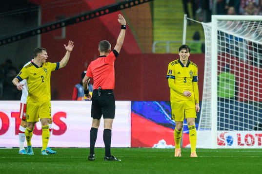 Victor Nilsson Lindelöf of Sweden looks dejected