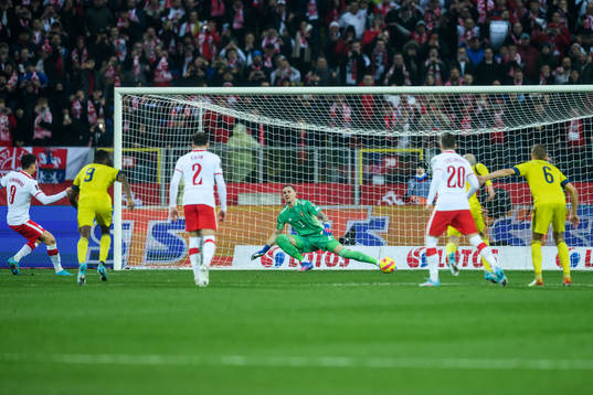 Robert Lewandowski of Poland scores 1-0 against goalkeeper