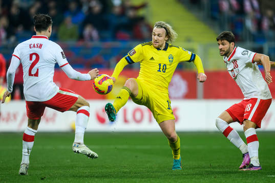 Emil Forsberg of Sweden against Matty Cash and Bartosz