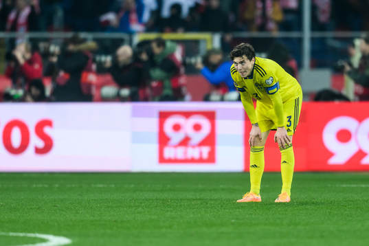 Victor Nilsson Lindelöf of Sweden looks dejected