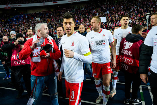 Robert Lewandowski and Krystian Bielik of Poland celebrate