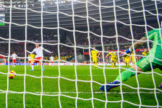 Robert Lewandowski of Poland scores 1-0