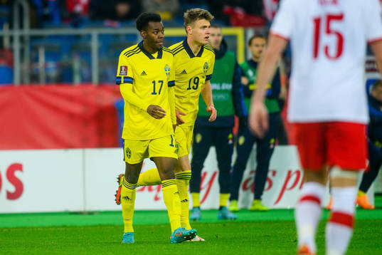 Anthony Elanga and Mattias Svanberg of Sweden
