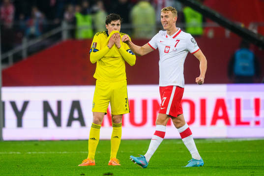 Victor Nilsson Lindelöf of Sweden looks dejected while