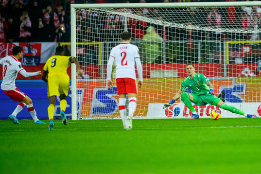 Robert Lewandowski of Poland scores 1-0