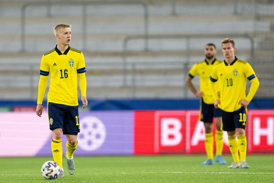 Carl Gustavsson of Sweden looks dejected