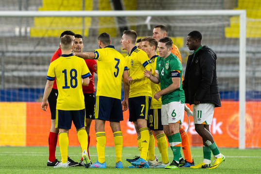 Players of Sweden react