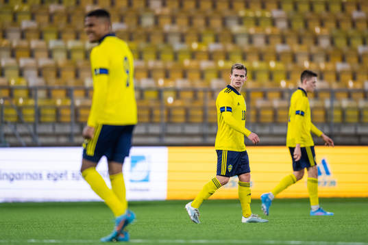 Amin Sarr and Hampus Finndell of Sweden look dejected