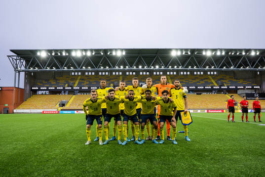 The starting eleven of Sweden pose for a photo
