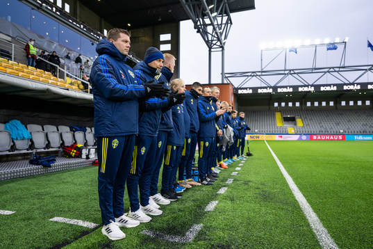 head coach Jens Gustafsson of Sweden