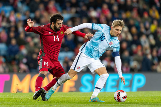 Hovhannes Harutyunyan of Armenia and Martin Ødegaard of