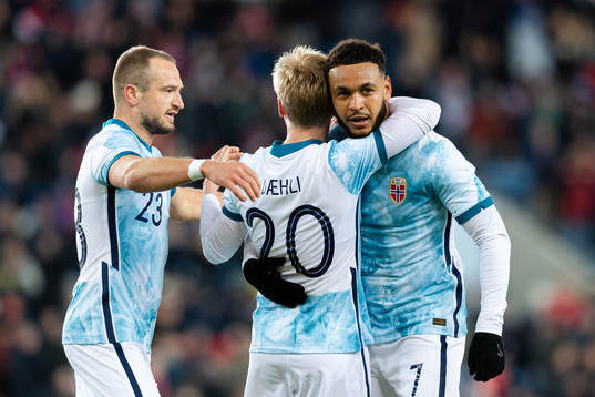 Mats Møller Dæhli and Joshua King of Norway celebrate the