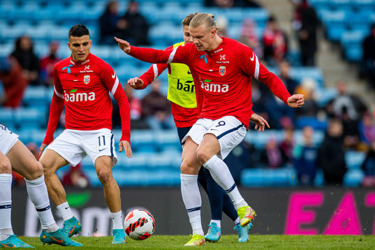 Erling Braut Haaland of Norway warms up