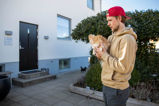 Lucas Ekeståhl-Jonsson och hunden Levi