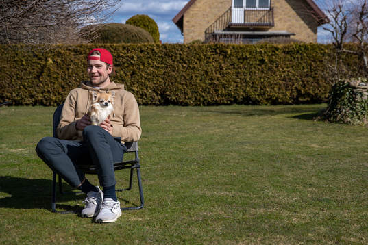 Lucas Ekeståhl-Jonsson och hunden Levi