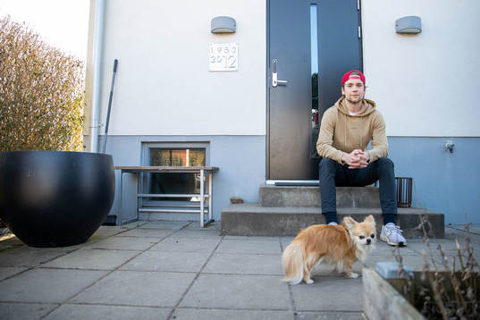 Lucas Ekeståhl-Jonsson och hunden Levi