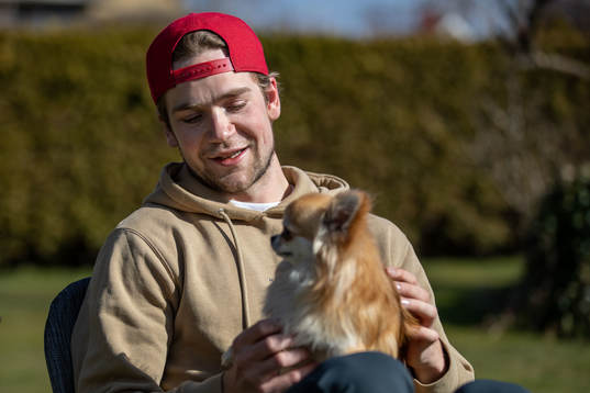 Lucas Ekeståhl-Jonsson och hunden Levi