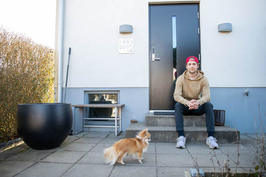 Lucas Ekeståhl-Jonsson och hunden Levi