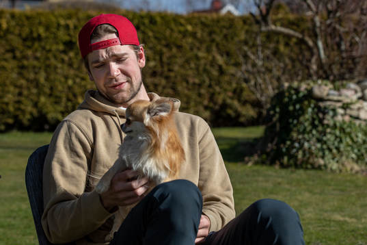 Lucas Ekeståhl-Jonsson och hunden Levi