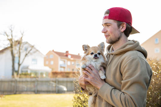 Lucas Ekeståhl-Jonsson och hunden Levi