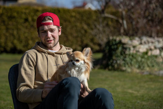 Lucas Ekeståhl-Jonsson och hunden Levi