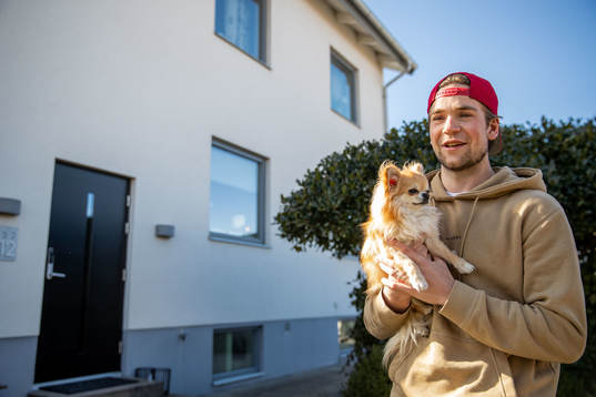 Lucas Ekeståhl-Jonsson och hunden Levi