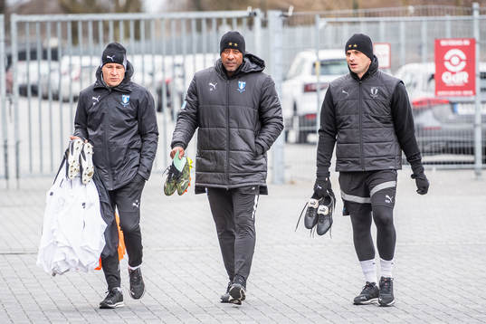Assisterande tränare Nikola Trajkovic, Jeffrey Aubynn och