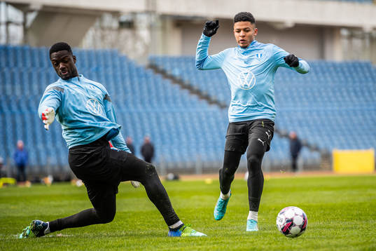 Målvakt Ismael Diawara och Romain Gall