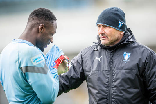 Målvakt Ismael Diawara och målvaktstränare Jonnie Fedel