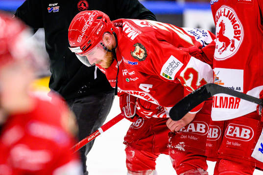 Troja/Ljungbys Carl-Johan Sjögren har ont