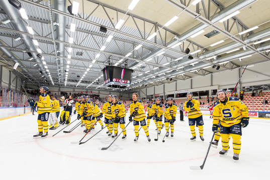 Södertäljes spelare jublar