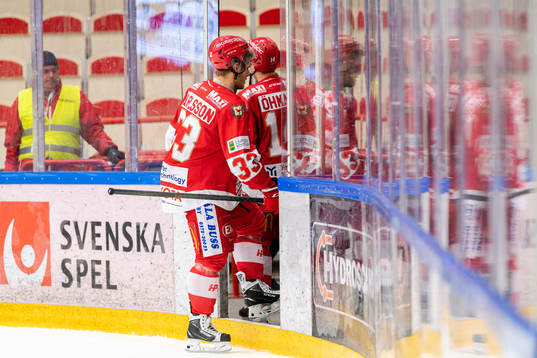Troja/Ljungbys Daniel Karlsson lämnar isen