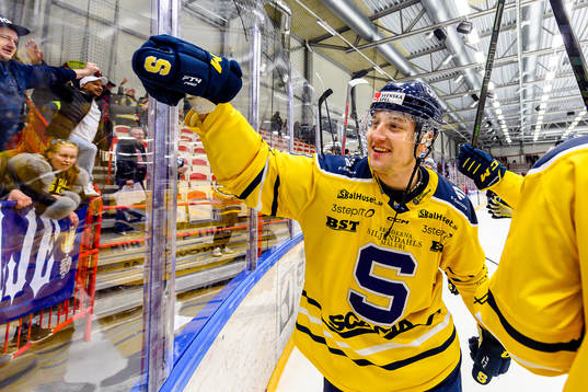 Södertäljes Alexander Anderberg jublar