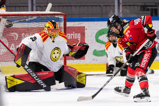 Brynäs målvakt Ellen Johnsson och Luleås Noora Tulus